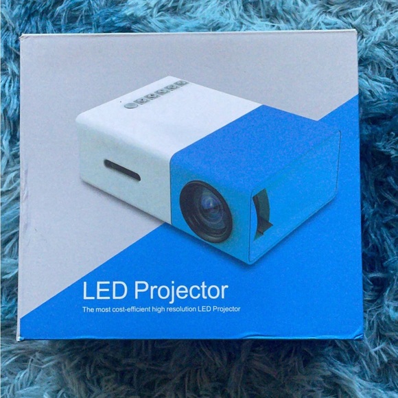 LED Projector - Picture 2 of 5